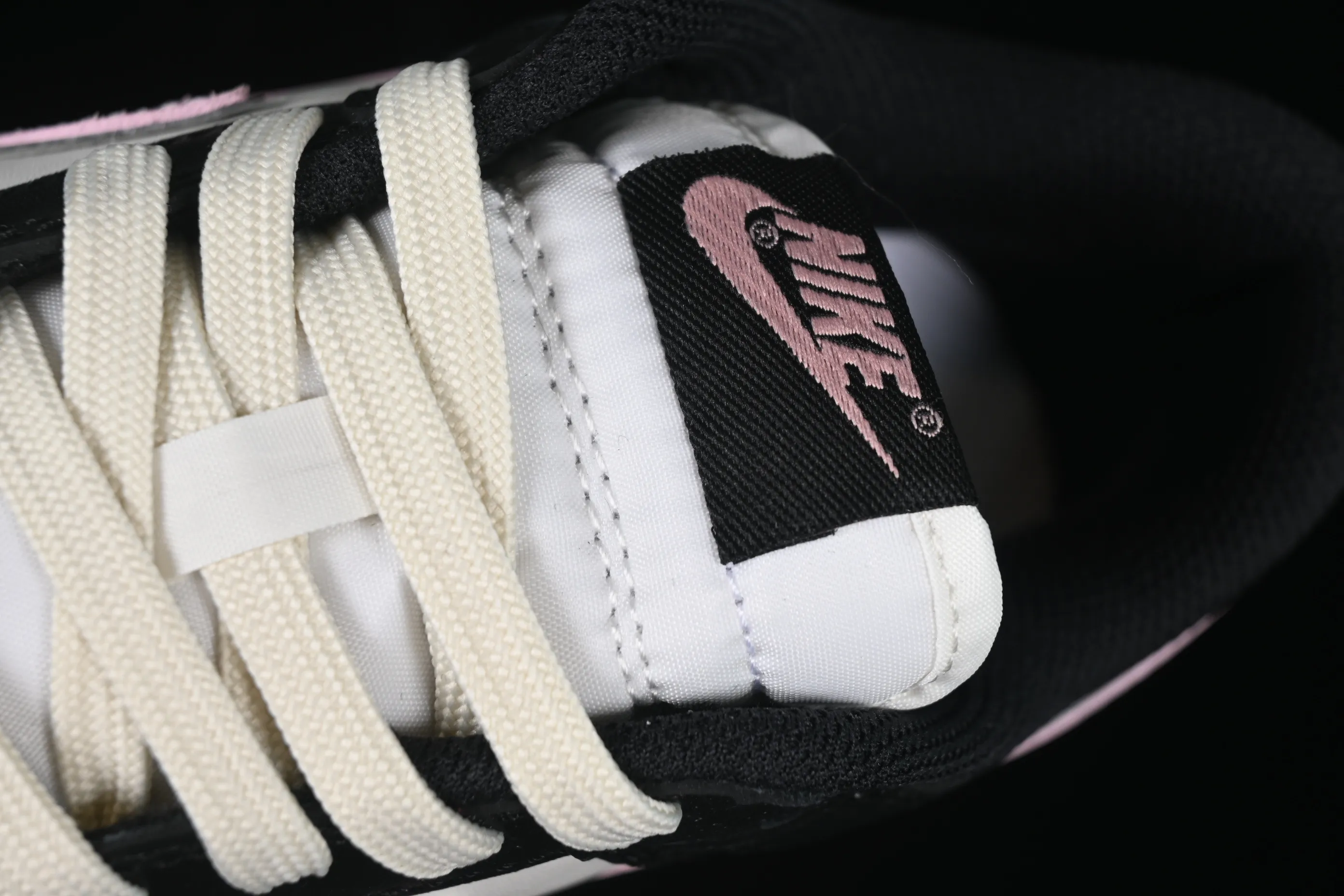All categories Nk SB Dunk series Nk SB Dunk Low low-top sneakers Nk SB Dunk Low bow tie black and white pink low-top casual sneakers BP1220-009